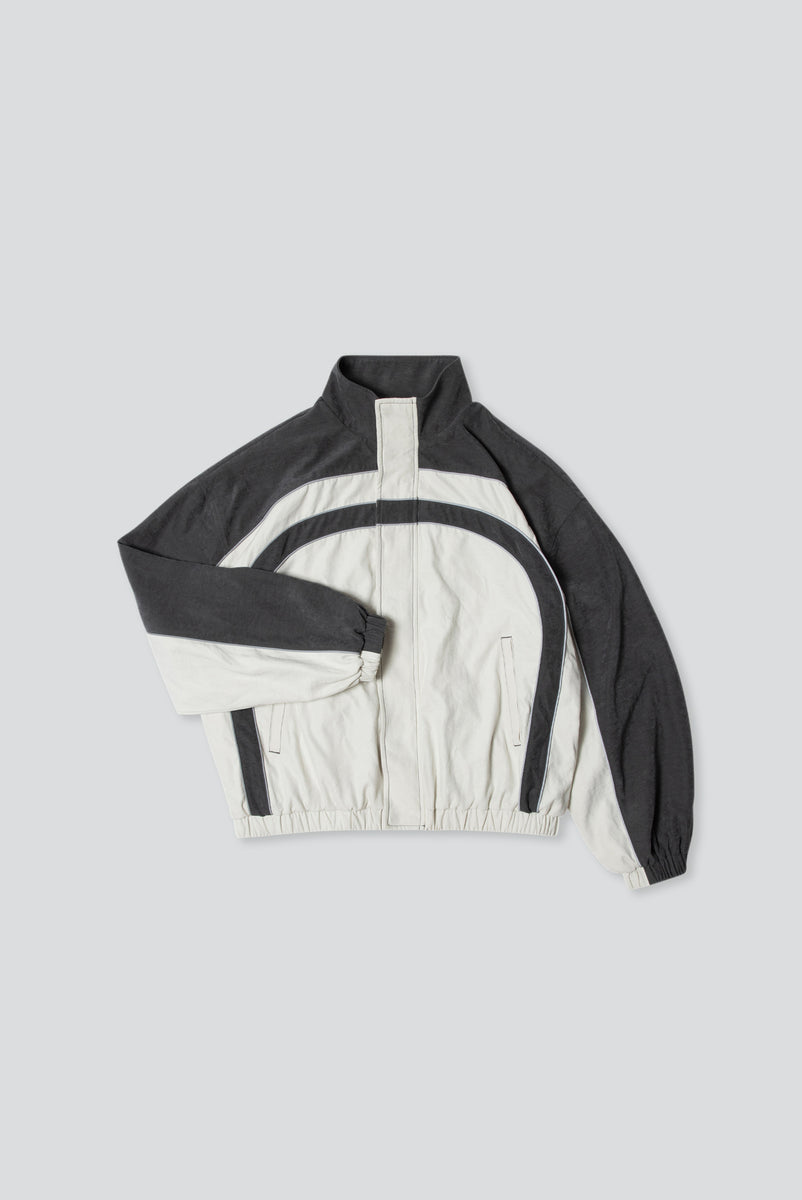 SURF WINDBREAKER in OFF WHITE/CHARCOAL – Elwood Clothing