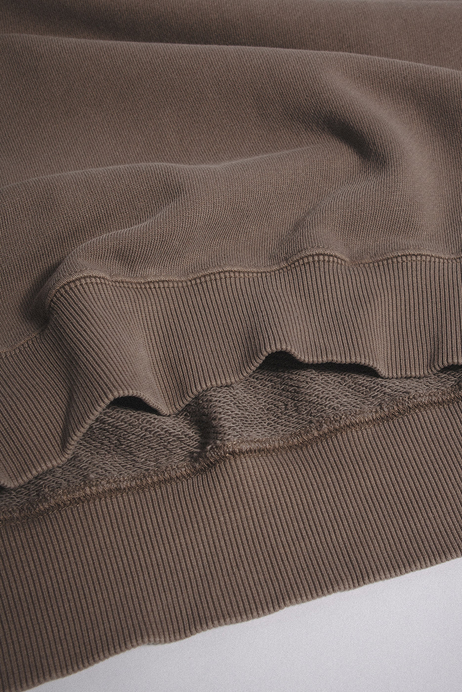 Shop Vintage brown OVERSIZED CORE CREWNECK by Elwood online Elwood