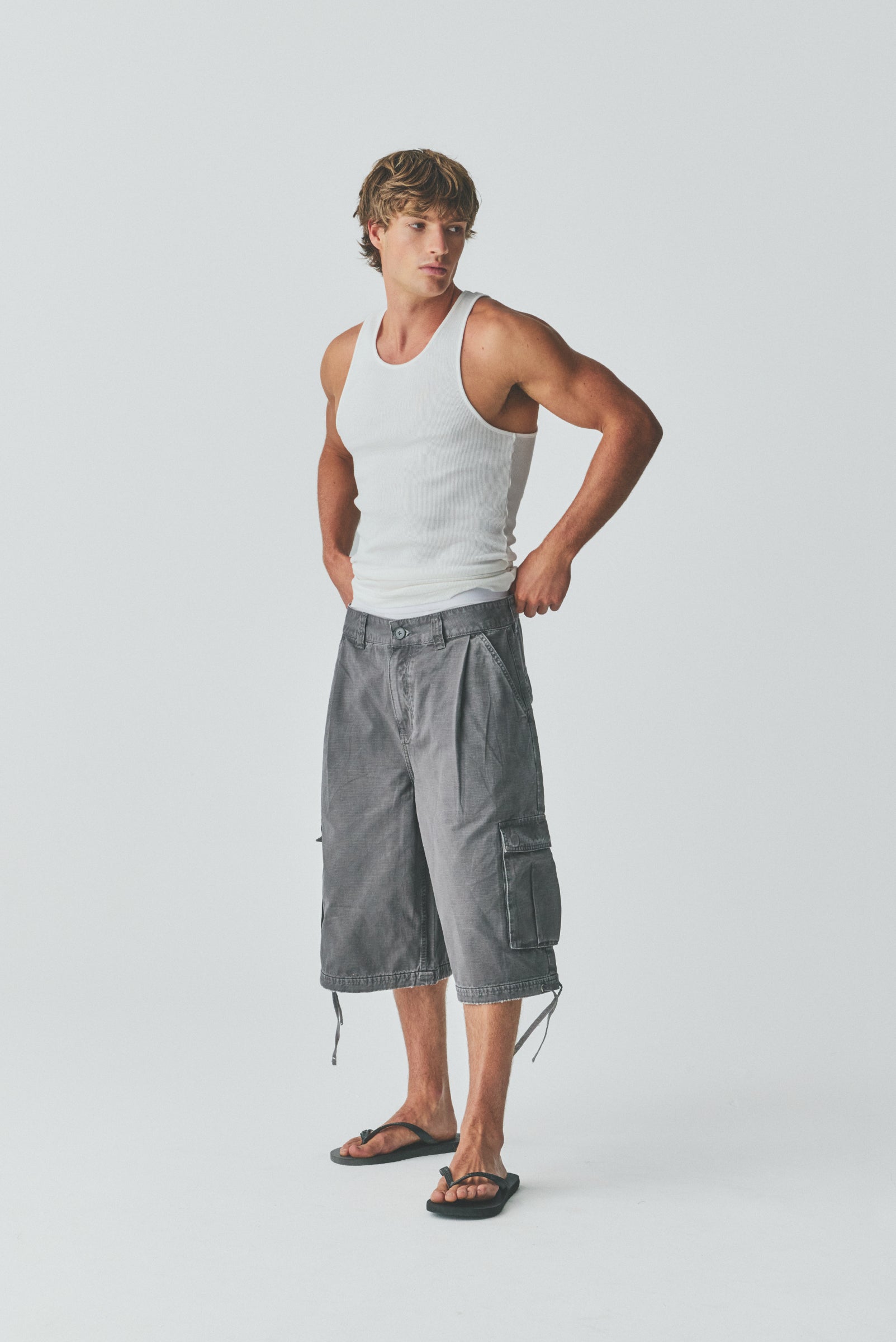 BAGGY CARGO SHORT in VINTAGE GREY – Elwood Clothing