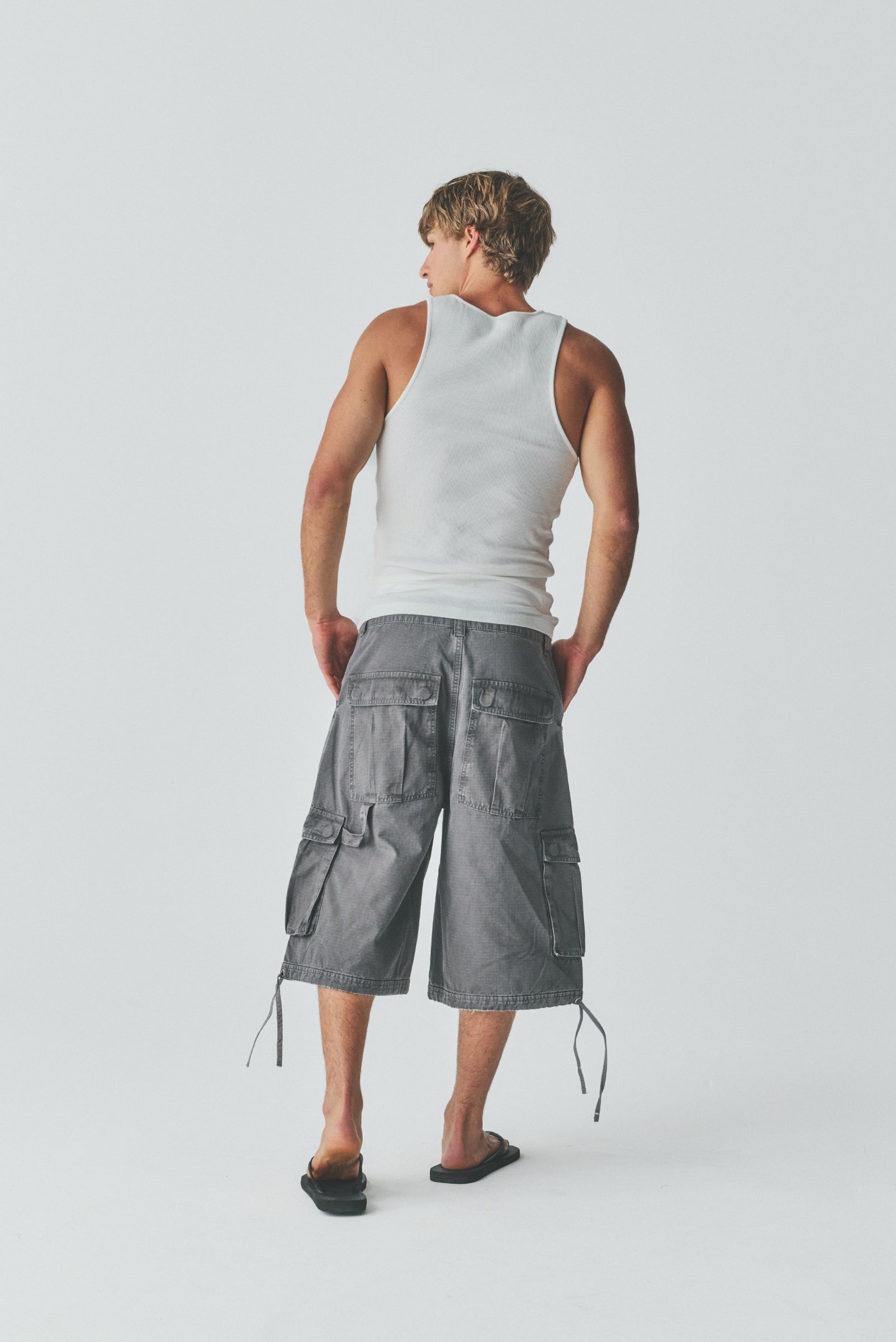 BAGGY CARGO SHORT in VINTAGE GREY – Elwood Clothing