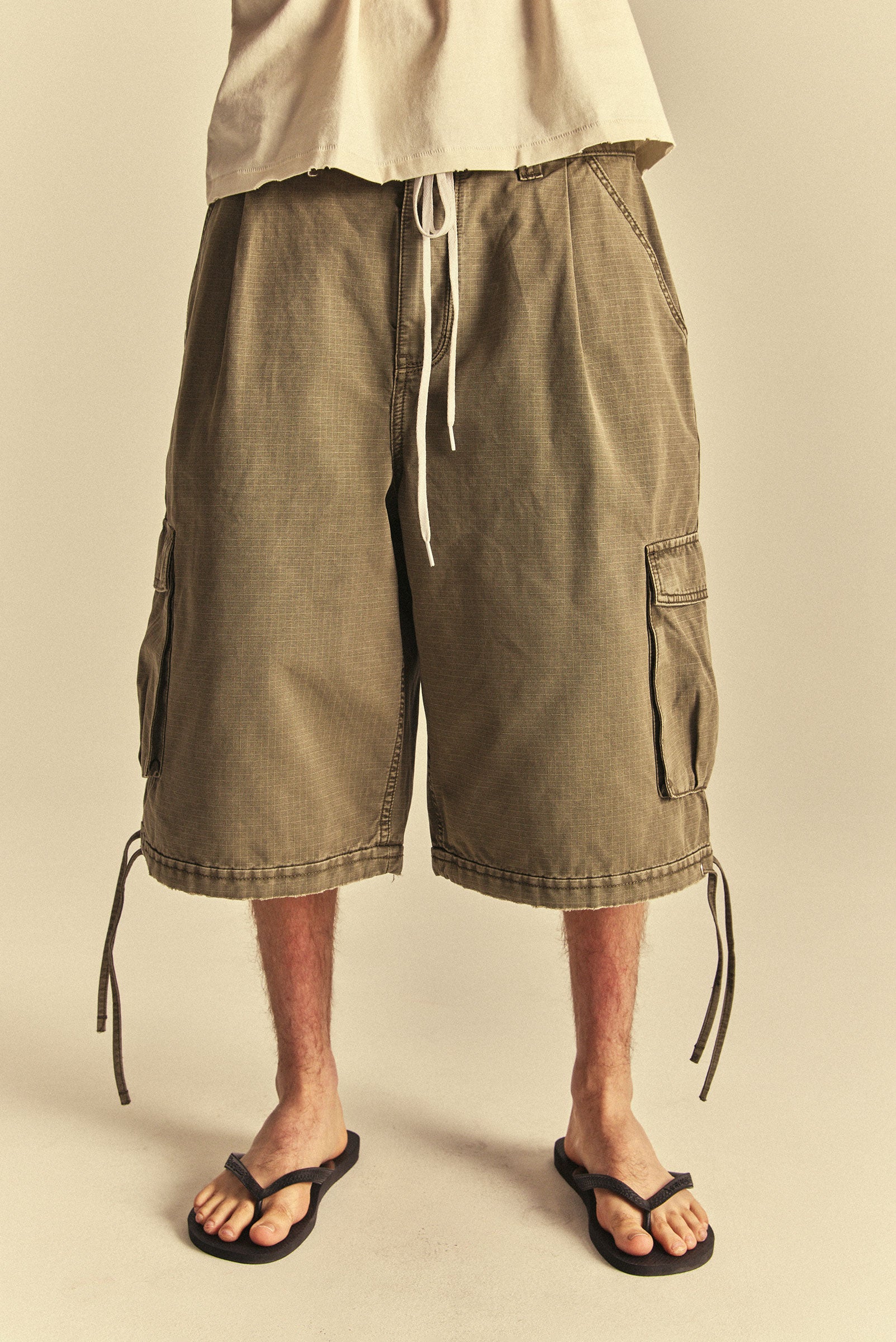BAGGY CARGO SHORT in VINTAGE OLIVE – Elwood Clothing
