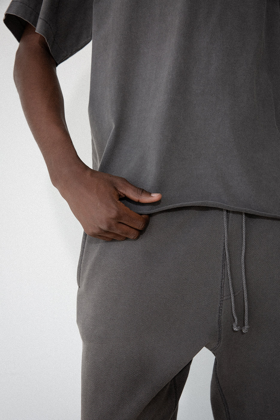 Shop Vintage grey OVERSIZED CROP CORE TEE by Elwood online Elwood