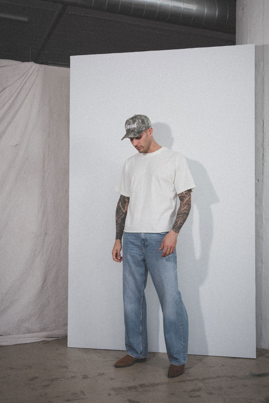 Shop Vintage white OVERSIZED CROP CORE TEE by Elwood online Elwood