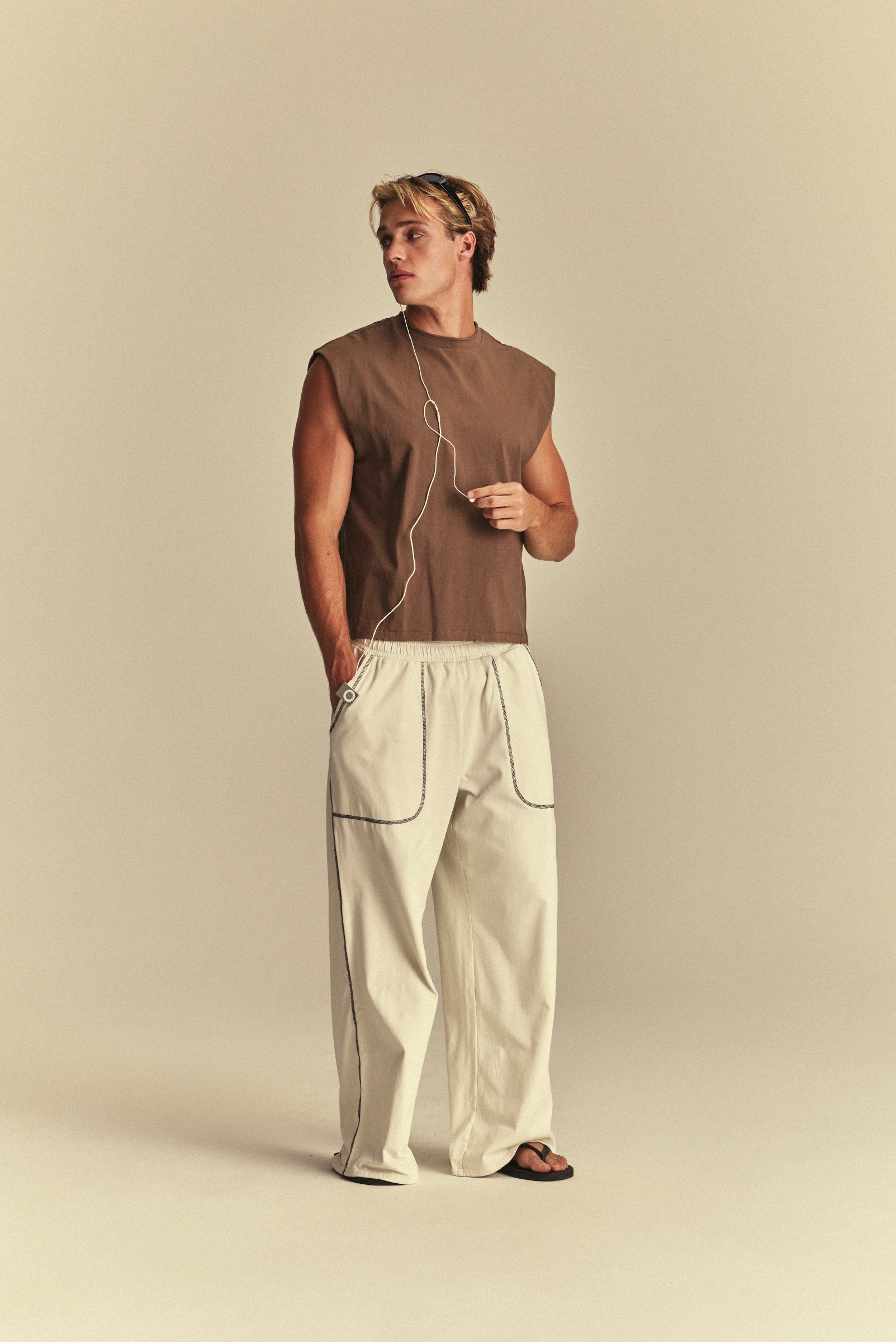 SLEEVELESS TANK in VINTAGE BROWN – Elwood Clothing