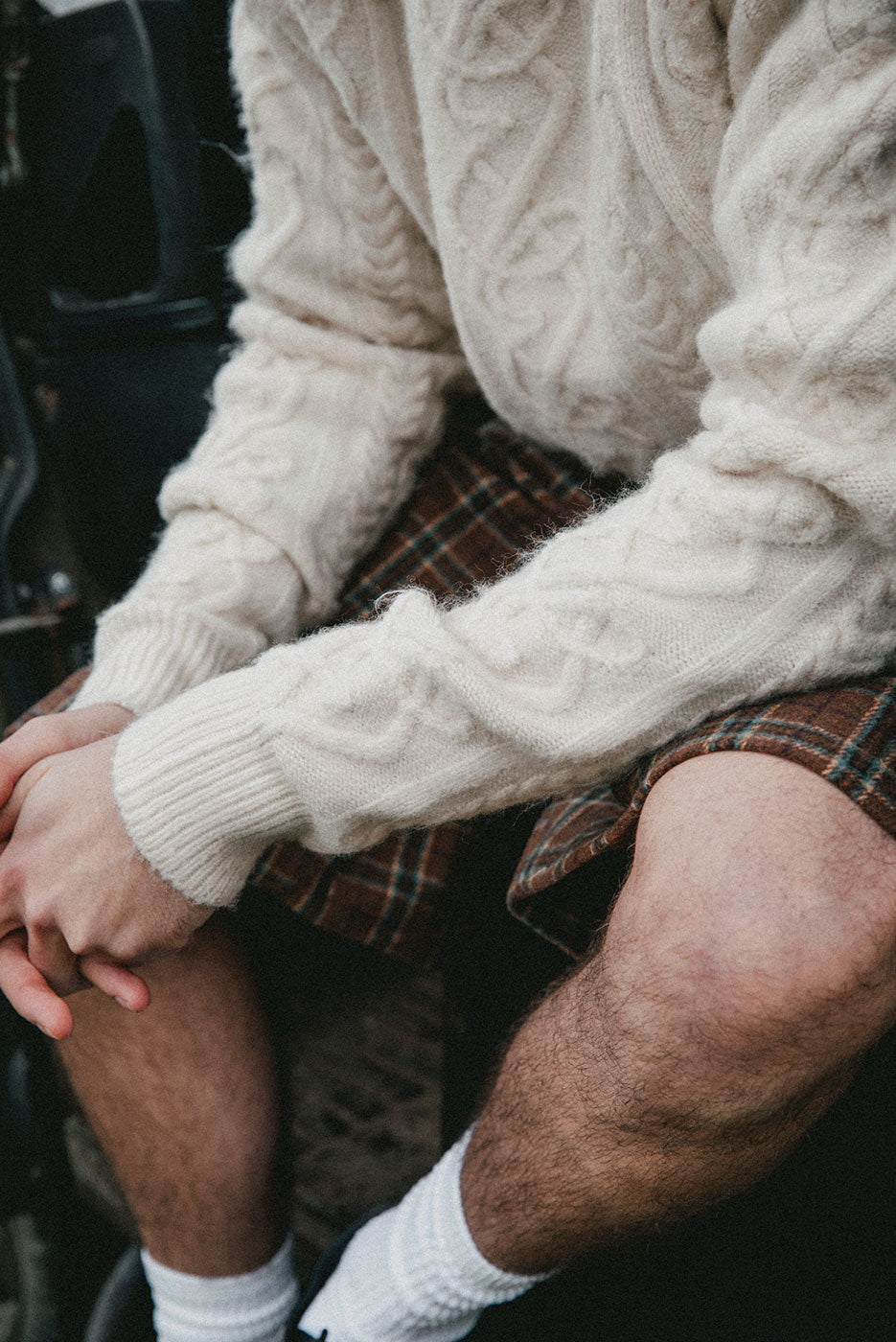 ANTIQUE CABLE KNIT SWEATER