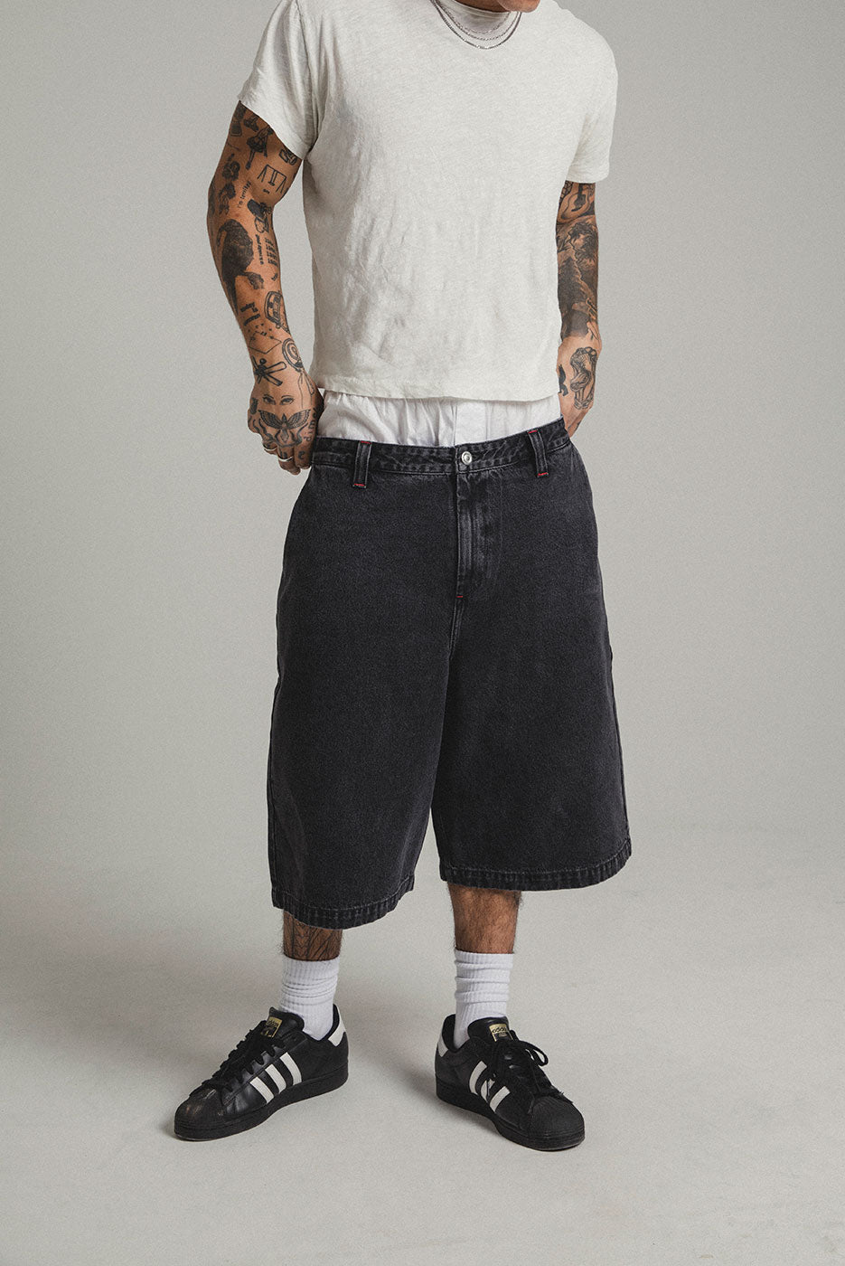 BIG BAGGY DENIM SHORT in WASHED BLACK – Elwood Clothing