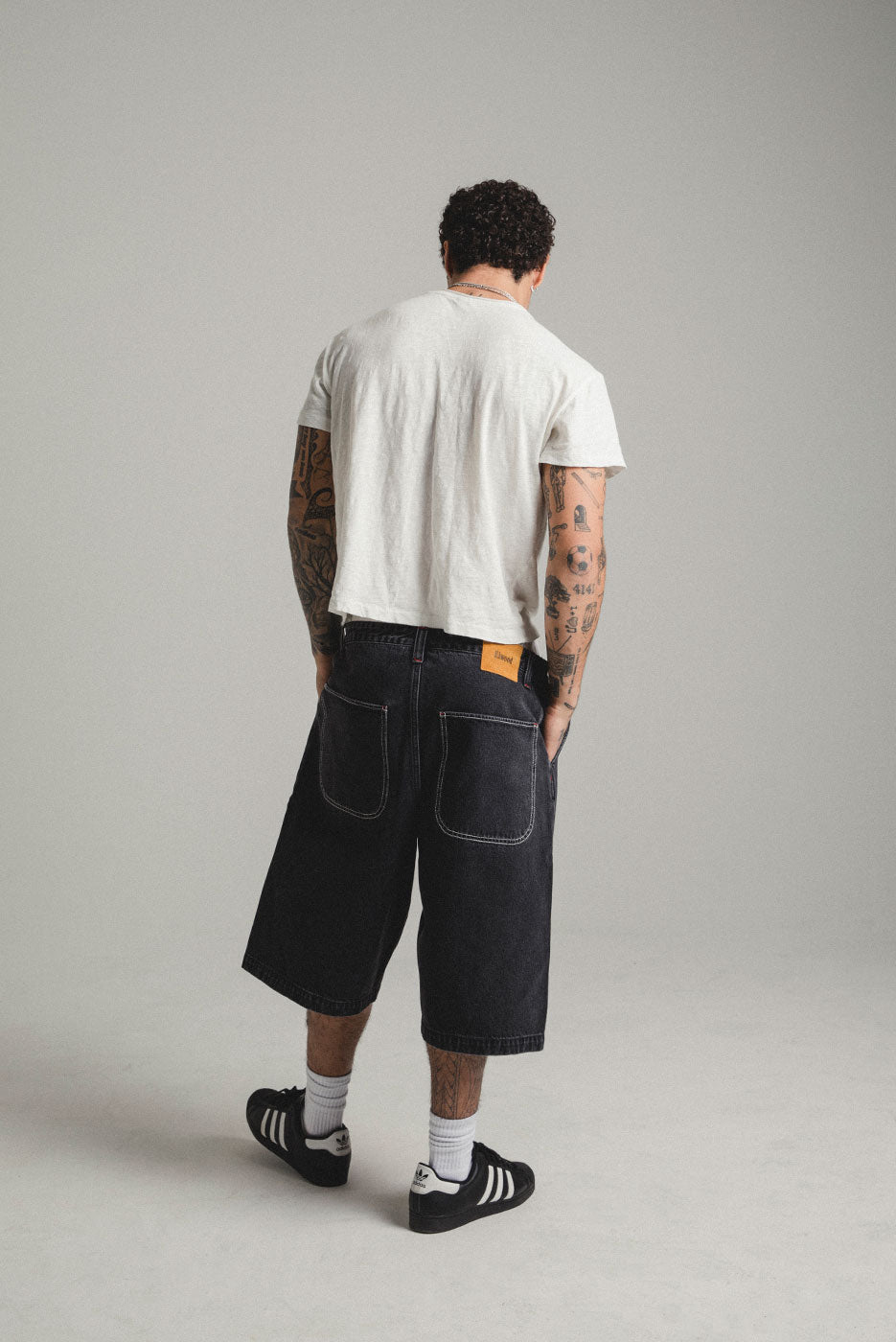 BIG BAGGY DENIM SHORT in WASHED BLACK – Elwood Clothing