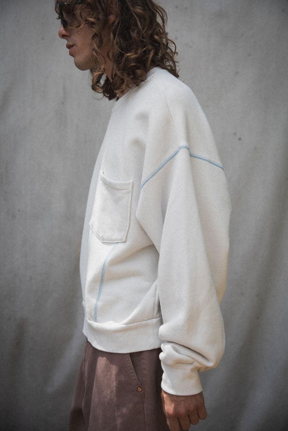 CONTRAST STITCH CREWNECK