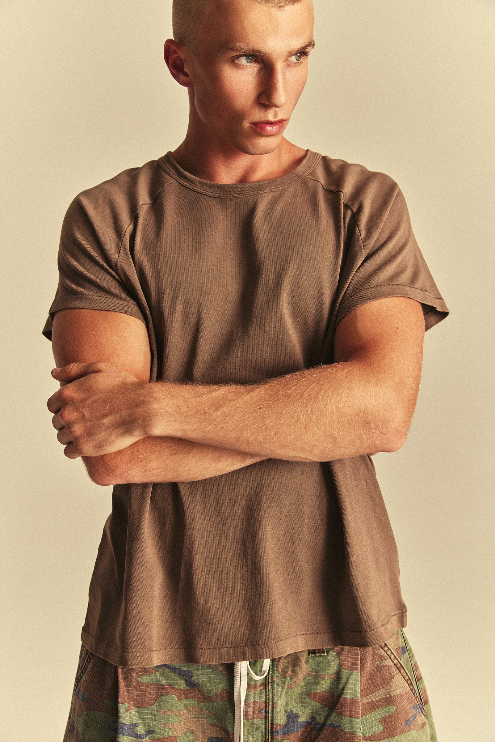 SS RAGLAN TEE in BROWN – Elwood Clothing