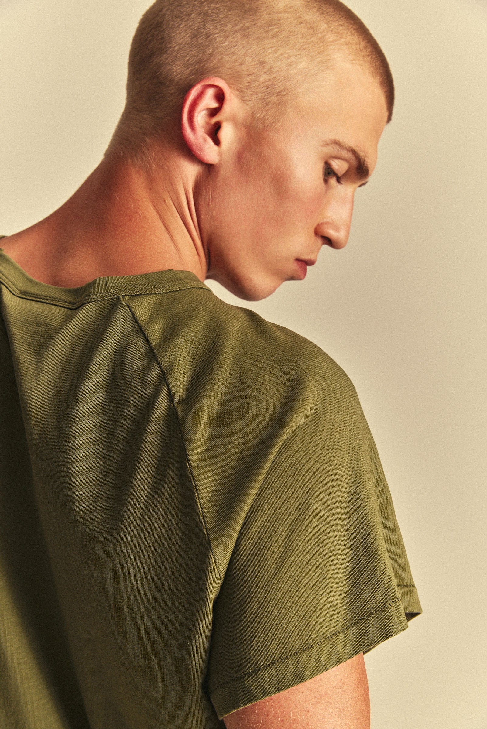 SS RAGLAN TEE in OLIVE – Elwood Clothing