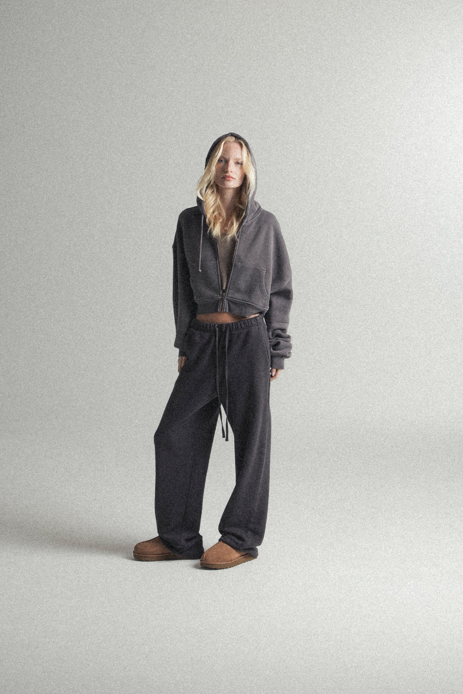 BABYDOLL CROP ZIP HOODIE